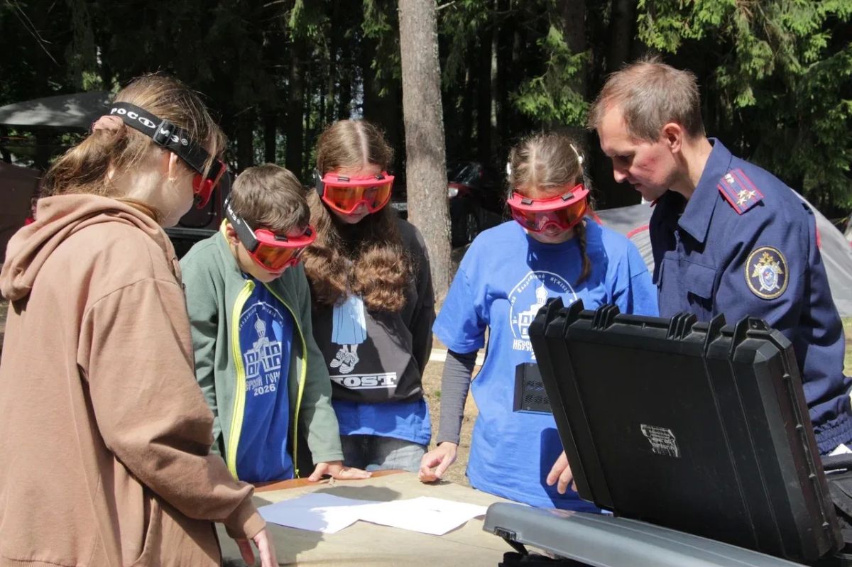 Следователь-криминалист СК России по Новгородской области посетил православный палаточный лагерь «Иверский городок» Следователь-криминалист СК России по Новгородской области посетил православный палаточный лагерь «Иверский городок»