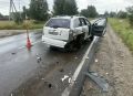 Водитель легковушки в Новгородском округе врезался в другую машину и дорожный знак