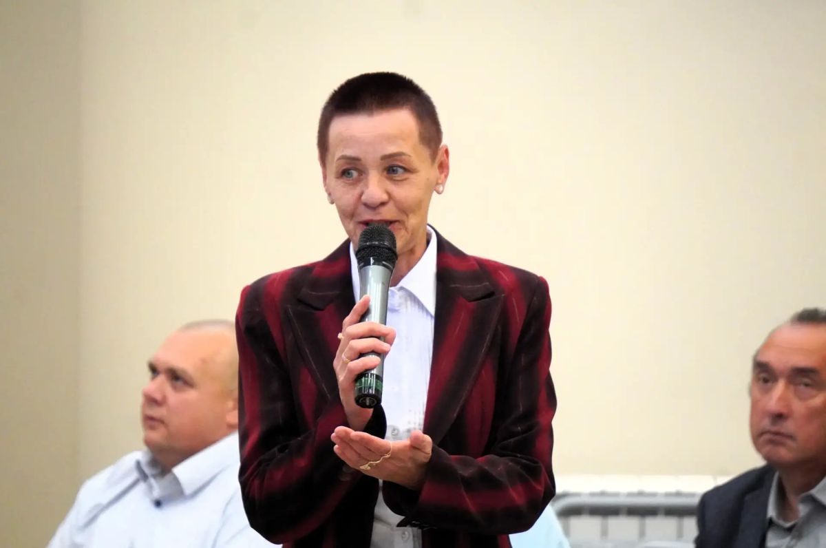 Александр Розбаум: Уважаемые Новгородцы!. Сегодня вечером, в рамках губернаторского проекта «Социальный маршрут» в гимназии № 4 встретился с жителями Западного района нашего города Александр Розбаум: Уважаемые Новгородцы!. Сегодня вечером, в рамках губернаторского проекта «Социальный маршрут» в гимназии № 4 встретился с жителями Западного района нашего города
