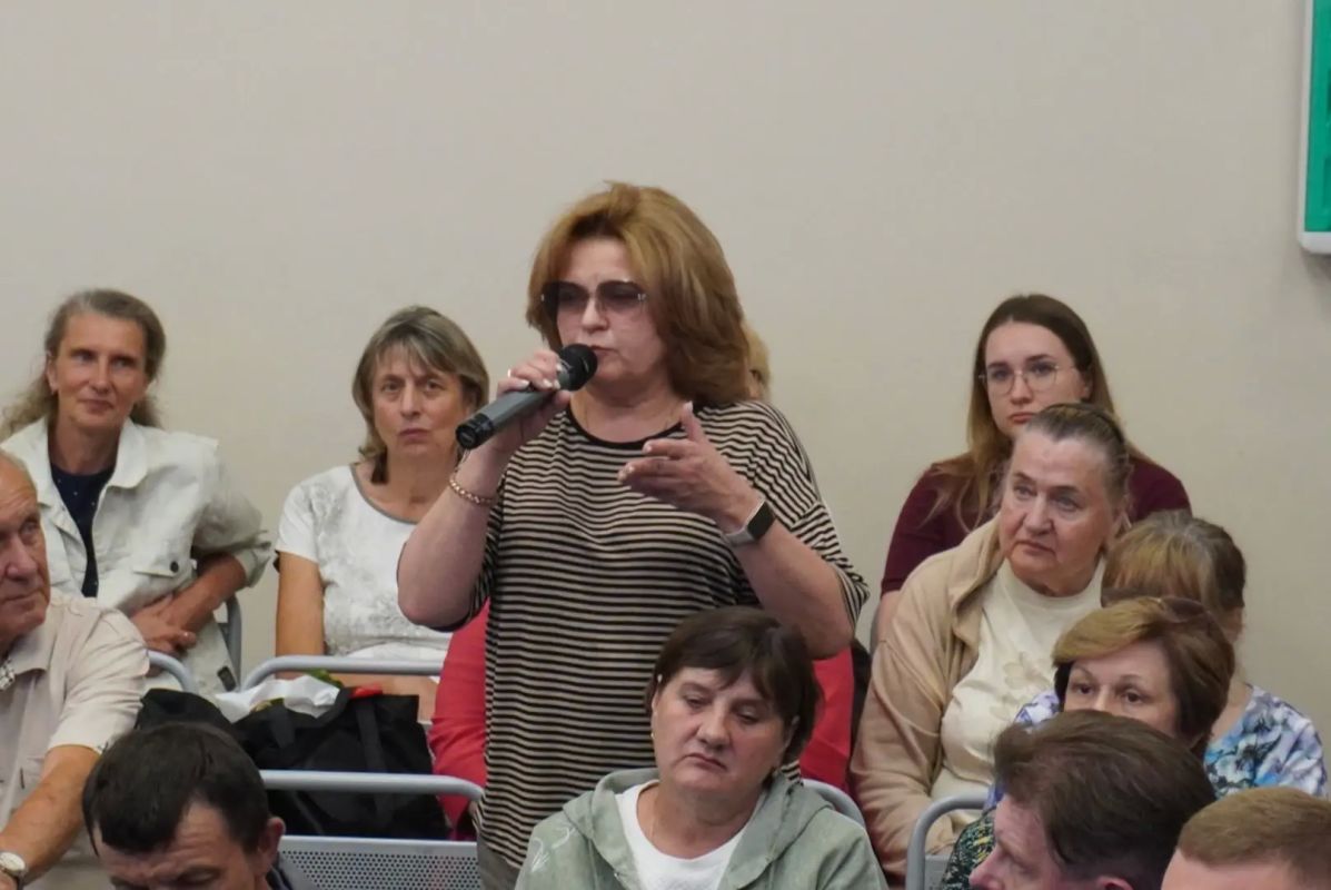 Александр Розбаум: Уважаемые Новгородцы!. Сегодня вечером, в рамках губернаторского проекта «Социальный маршрут» в гимназии № 4 встретился с жителями Западного района нашего города Александр Розбаум: Уважаемые Новгородцы!. Сегодня вечером, в рамках губернаторского проекта «Социальный маршрут» в гимназии № 4 встретился с жителями Западного района нашего города