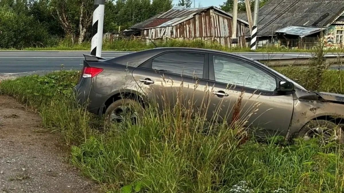 На М-10 «Россия» в Валдайском округе автомобиль съехал в кювет