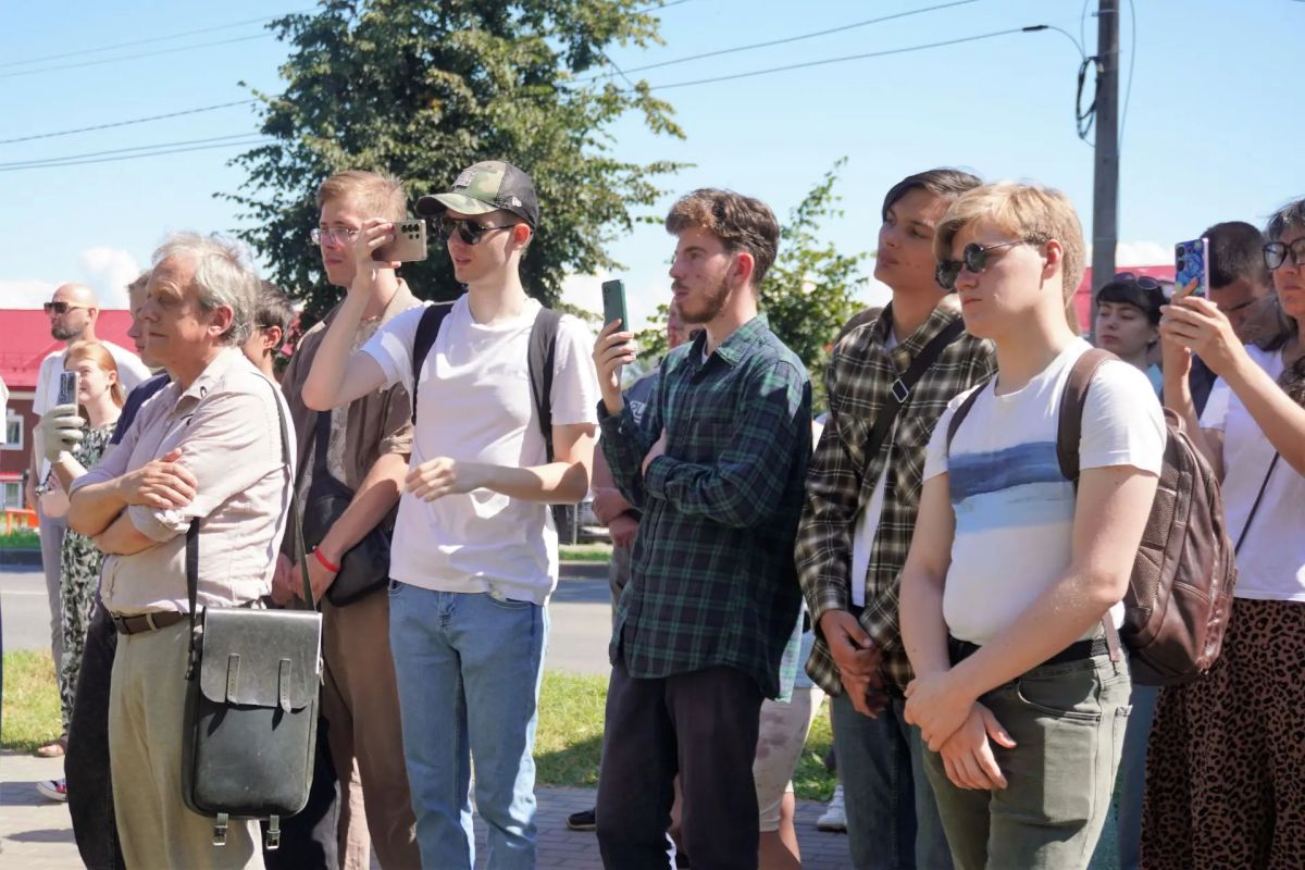 Александр Розбаум: Уважаемые Новгородцы!. 26 июля 1951 года, ровно 75 лет назад, во время археологических раскопок на Неревском раскопе жительница Новгорода Нина Фёдоровна Акулова, расчищая мостовую древней Холопьей улицы... Александр Розбаум: Уважаемые Новгородцы!. 26 июля 1951 года, ровно 75 лет назад, во время археологических раскопок на Неревском раскопе жительница Новгорода Нина Фёдоровна Акулова, расчищая мостовую древней Холопьей улицы...