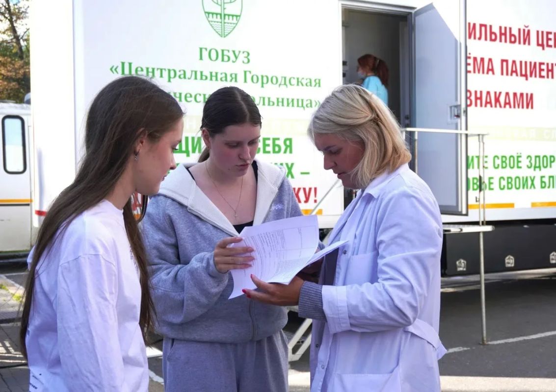 Более 800 новгородцев проверили здоровье в рамках проекта «Здоровая семья» Более 800 новгородцев проверили здоровье в рамках проекта «Здоровая семья»