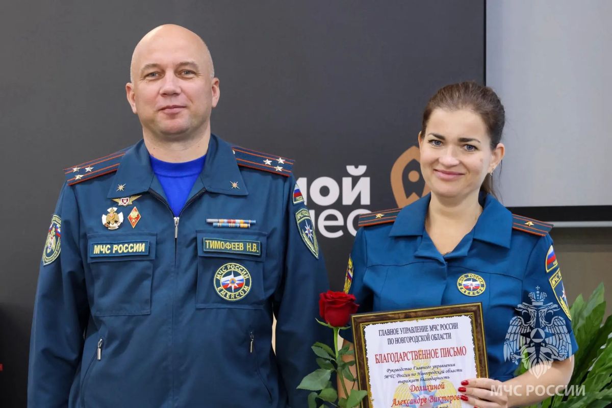 Наш надёжный тыл!. В преддверии Дня тыла Вооружённых Сил Российской Федерации исполняющий обязанности начальника Главного управления МЧС России по Новгородской области Николай Тимофеев поздравил сотрудников и работников... Наш надёжный тыл!. В преддверии Дня тыла Вооружённых Сил Российской Федерации исполняющий обязанности начальника Главного управления МЧС России по Новгородской области Николай Тимофеев поздравил сотрудников и работников...