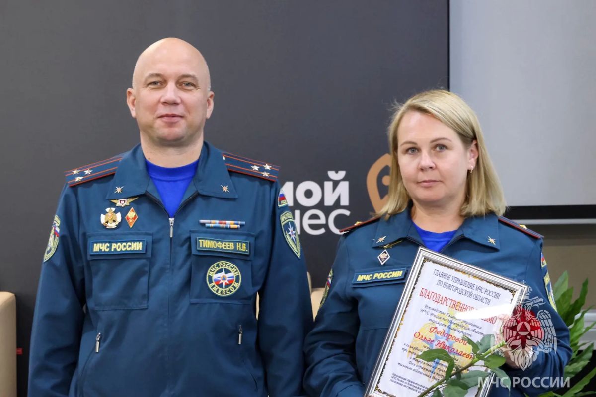 Наш надёжный тыл!. В преддверии Дня тыла Вооружённых Сил Российской Федерации исполняющий обязанности начальника Главного управления МЧС России по Новгородской области Николай Тимофеев поздравил сотрудников и работников... Наш надёжный тыл!. В преддверии Дня тыла Вооружённых Сил Российской Федерации исполняющий обязанности начальника Главного управления МЧС России по Новгородской области Николай Тимофеев поздравил сотрудников и работников...
