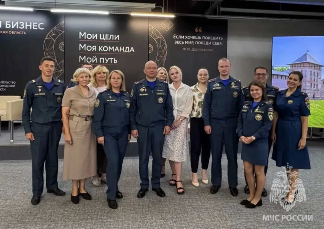 Наш надёжный тыл!. В преддверии Дня тыла Вооружённых Сил Российской Федерации исполняющий обязанности начальника Главного управления МЧС России по Новгородской области Николай Тимофеев поздравил сотрудников и работников... Наш надёжный тыл!. В преддверии Дня тыла Вооружённых Сил Российской Федерации исполняющий обязанности начальника Главного управления МЧС России по Новгородской области Николай Тимофеев поздравил сотрудников и работников...