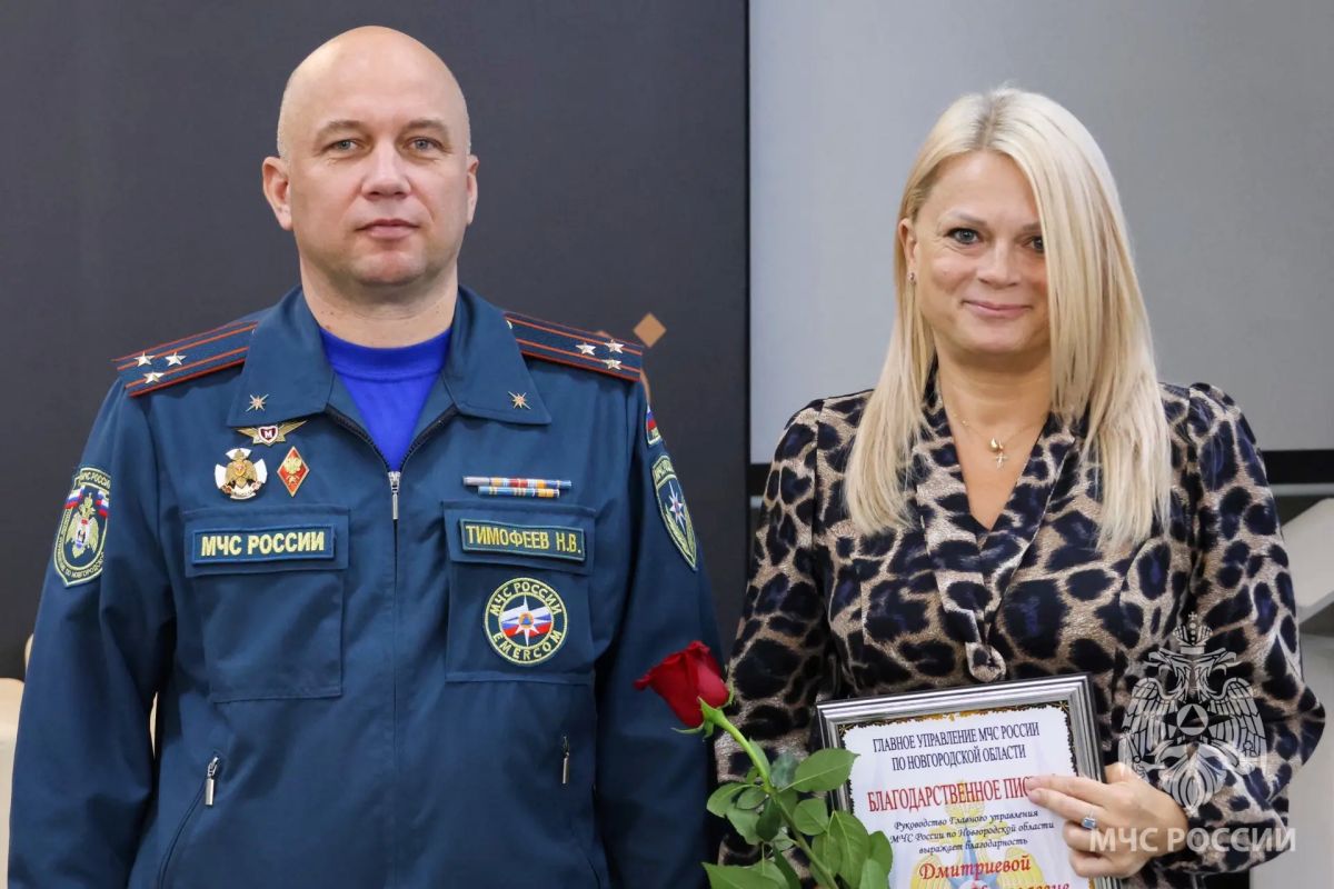 Наш надёжный тыл!. В преддверии Дня тыла Вооружённых Сил Российской Федерации исполняющий обязанности начальника Главного управления МЧС России по Новгородской области Николай Тимофеев поздравил сотрудников и работников... Наш надёжный тыл!. В преддверии Дня тыла Вооружённых Сил Российской Федерации исполняющий обязанности начальника Главного управления МЧС России по Новгородской области Николай Тимофеев поздравил сотрудников и работников...