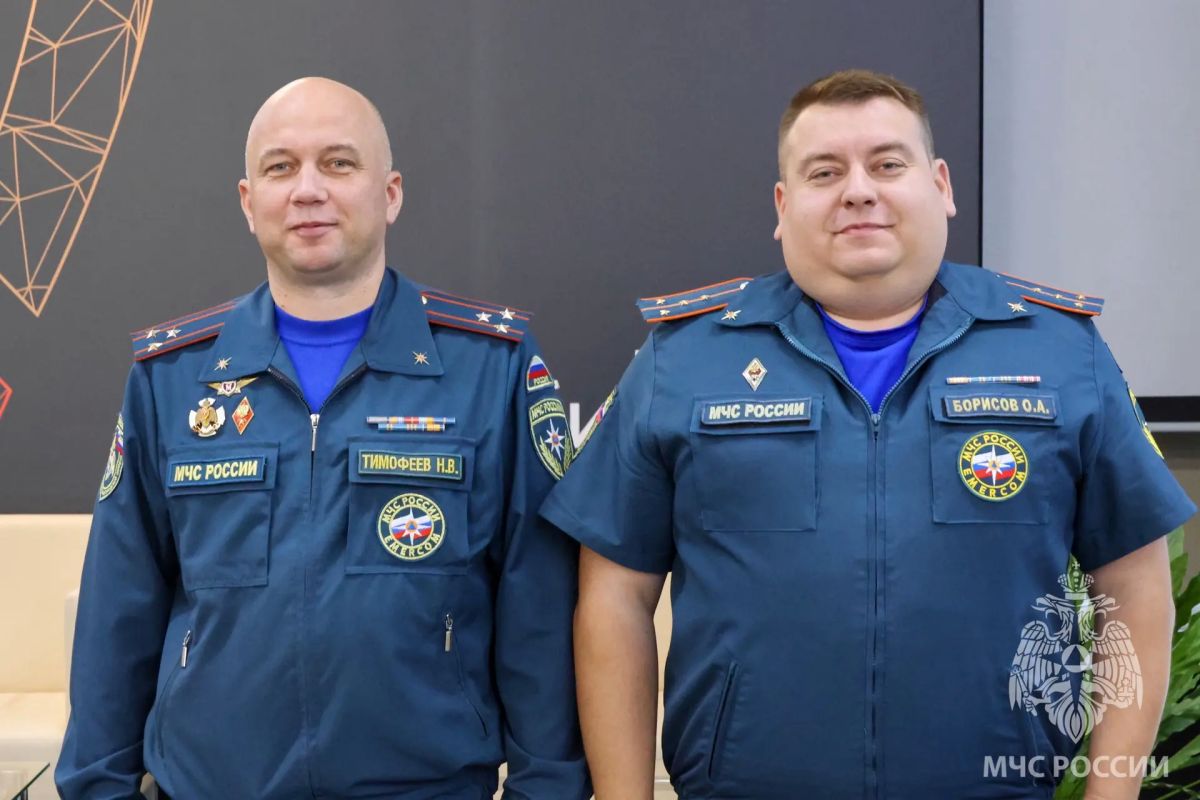 Наш надёжный тыл!. В преддверии Дня тыла Вооружённых Сил Российской Федерации исполняющий обязанности начальника Главного управления МЧС России по Новгородской области Николай Тимофеев поздравил сотрудников и работников... Наш надёжный тыл!. В преддверии Дня тыла Вооружённых Сил Российской Федерации исполняющий обязанности начальника Главного управления МЧС России по Новгородской области Николай Тимофеев поздравил сотрудников и работников...