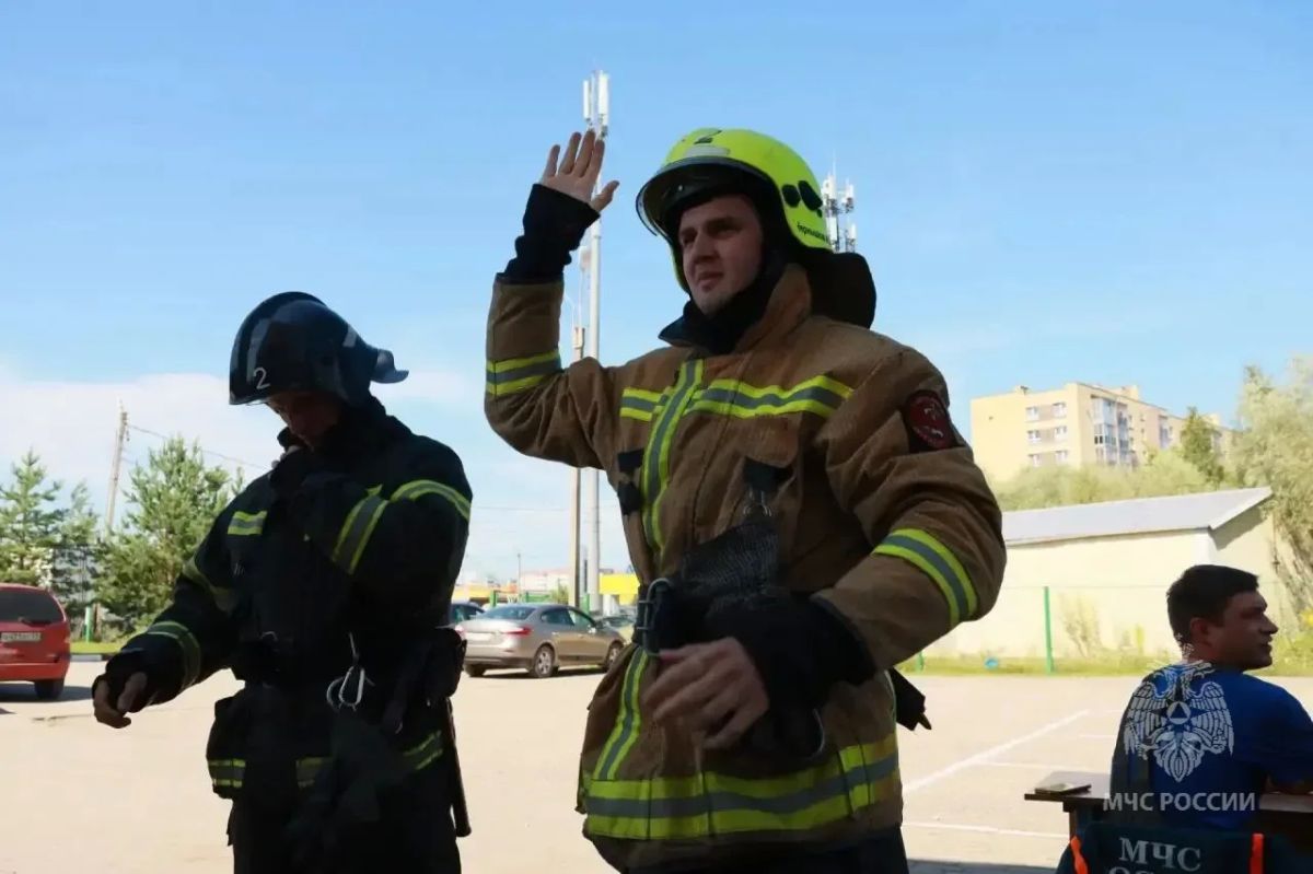 Чрезвычайный турнир. В Великом Новгороде прошли соревнования по пожарно-строевой подготовке между подразделениями в 1 пожарно-спасательном отряде Чрезвычайный турнир. В Великом Новгороде прошли соревнования по пожарно-строевой подготовке между подразделениями в 1 пожарно-спасательном отряде