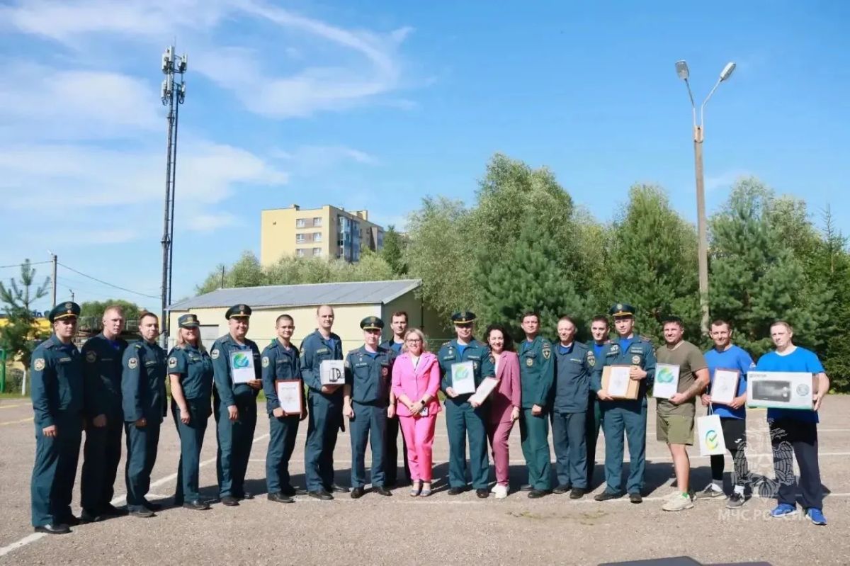 Чрезвычайный турнир. В Великом Новгороде прошли соревнования по пожарно-строевой подготовке между подразделениями в 1 пожарно-спасательном отряде Чрезвычайный турнир. В Великом Новгороде прошли соревнования по пожарно-строевой подготовке между подразделениями в 1 пожарно-спасательном отряде