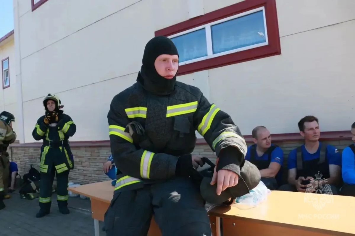 Чрезвычайный турнир. В Великом Новгороде прошли соревнования по пожарно-строевой подготовке между подразделениями в 1 пожарно-спасательном отряде Чрезвычайный турнир. В Великом Новгороде прошли соревнования по пожарно-строевой подготовке между подразделениями в 1 пожарно-спасательном отряде