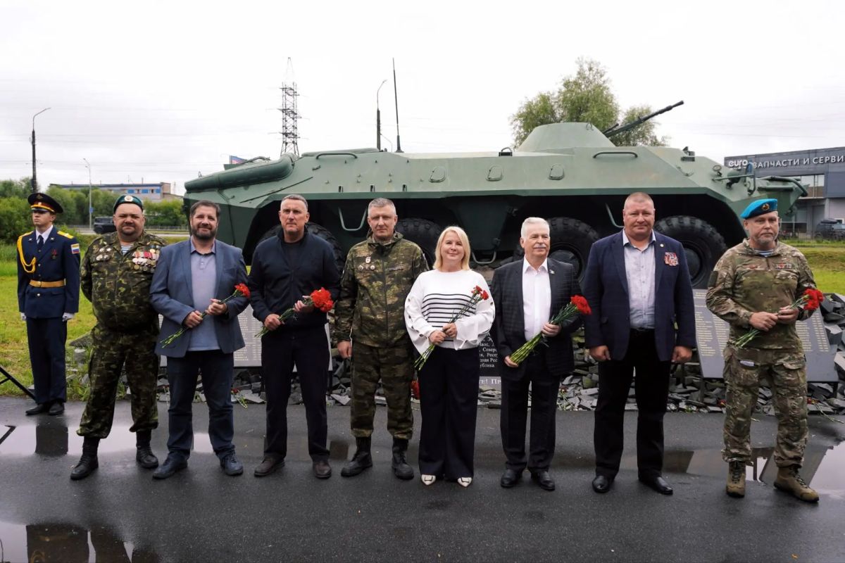 Александр Розбаум: Дорогие Земляки!. Сегодня свой праздник отмечают все, кто служил и служит в воздушно-десантных войсках «Никто, кроме нас!» — девиз воздушно-десантных войск, элиты Вооруженных сил СССР и России, тех, кто... Александр Розбаум: Дорогие Земляки!. Сегодня свой праздник отмечают все, кто служил и служит в воздушно-десантных войсках «Никто, кроме нас!» — девиз воздушно-десантных войск, элиты Вооруженных сил СССР и России, тех, кто...