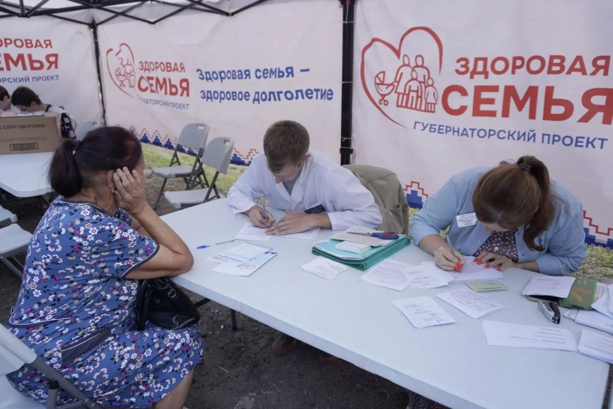 Александр Розбаум: Уважаемые Новгородцы!. Сегодня вечером перед встречей с жителями вместе с депутатом Новгородской областной Думы Ларисой Борисовной Сергухиной посетили площадку Губернаторского проекта «Здоровая семья»... Александр Розбаум: Уважаемые Новгородцы!. Сегодня вечером перед встречей с жителями вместе с депутатом Новгородской областной Думы Ларисой Борисовной Сергухиной посетили площадку Губернаторского проекта «Здоровая семья»...