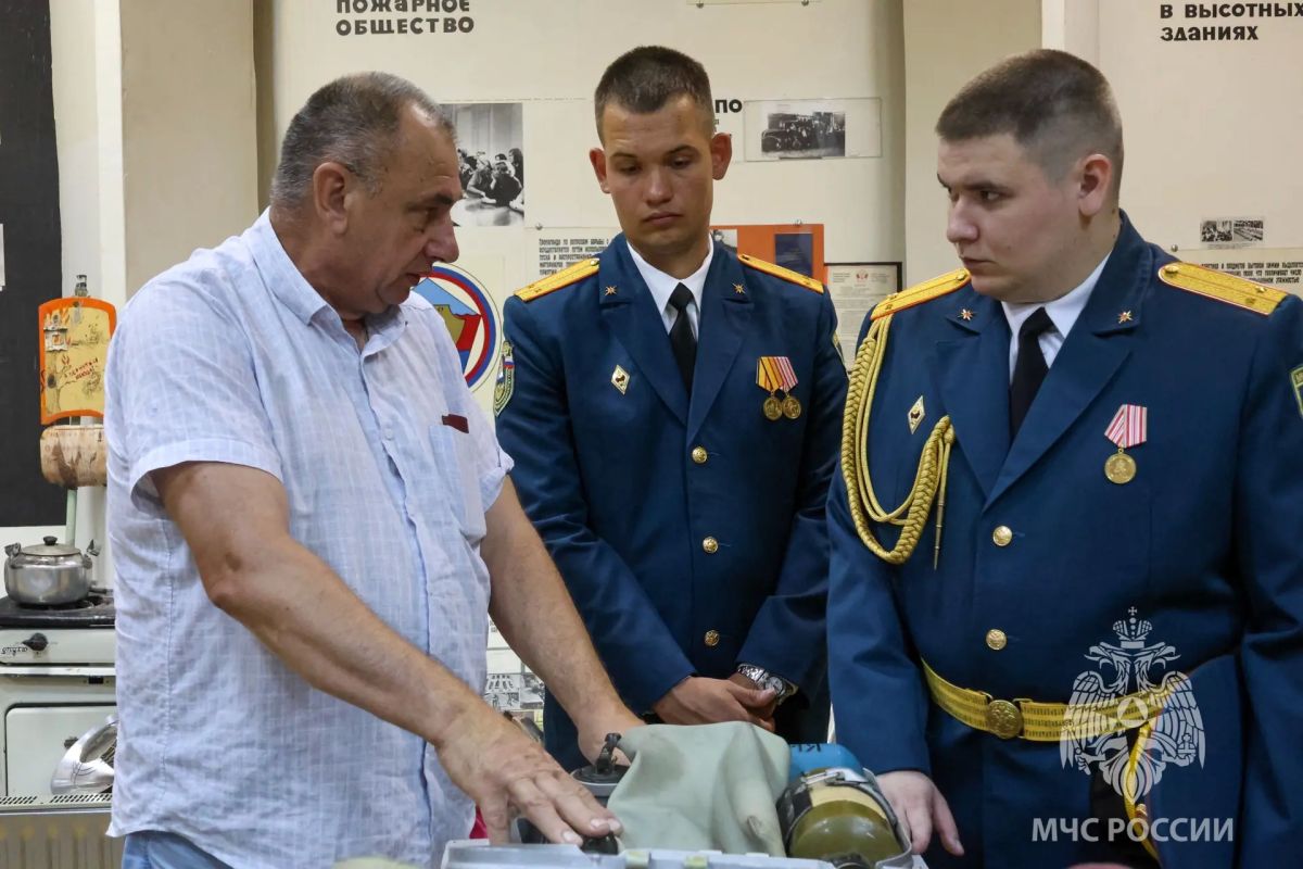 Готовы служить!. В Главном управлении МЧС России по Новгородской области состоялась торжественная встреча выпускников Санкт-Петербургского университета ГПС МЧС России имени Героя РФ генерала армии Е.Н. Зиничева. Молодые... Готовы служить!. В Главном управлении МЧС России по Новгородской области состоялась торжественная встреча выпускников Санкт-Петербургского университета ГПС МЧС России имени Героя РФ генерала армии Е.Н. Зиничева. Молодые...