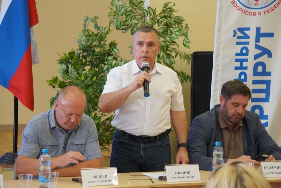 Александр Розбаум: Уважаемые Новгородцы!. Сегодня вечером в гимназии «Исток» вместе с первым заместителем губернатора Новгородской области Евгением Владимировичем Богдановым и другими коллегами в рамках Губернаторского... Александр Розбаум: Уважаемые Новгородцы!. Сегодня вечером в гимназии «Исток» вместе с первым заместителем губернатора Новгородской области Евгением Владимировичем Богдановым и другими коллегами в рамках Губернаторского...