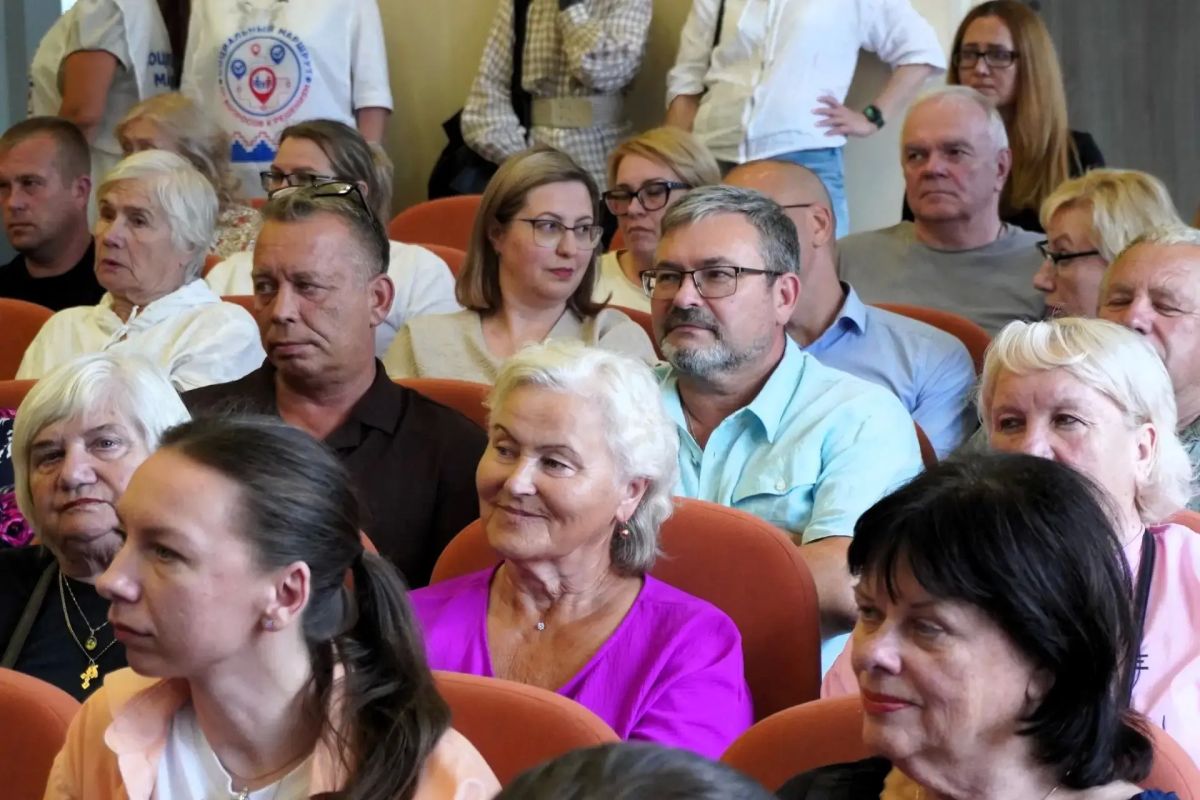 Александр Розбаум: Уважаемые Новгородцы!. Сегодня вечером в гимназии «Исток» вместе с первым заместителем губернатора Новгородской области Евгением Владимировичем Богдановым и другими коллегами в рамках Губернаторского... Александр Розбаум: Уважаемые Новгородцы!. Сегодня вечером в гимназии «Исток» вместе с первым заместителем губернатора Новгородской области Евгением Владимировичем Богдановым и другими коллегами в рамках Губернаторского...