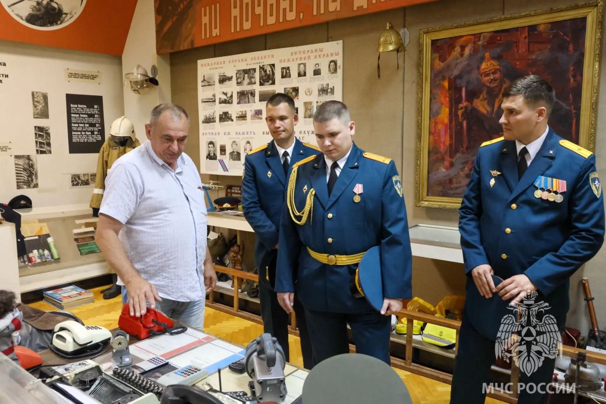 Готовы служить!. В Главном управлении МЧС России по Новгородской области состоялась торжественная встреча выпускников Санкт-Петербургского университета ГПС МЧС России имени Героя РФ генерала армии Е.Н. Зиничева. Молодые... Готовы служить!. В Главном управлении МЧС России по Новгородской области состоялась торжественная встреча выпускников Санкт-Петербургского университета ГПС МЧС России имени Героя РФ генерала армии Е.Н. Зиничева. Молодые...