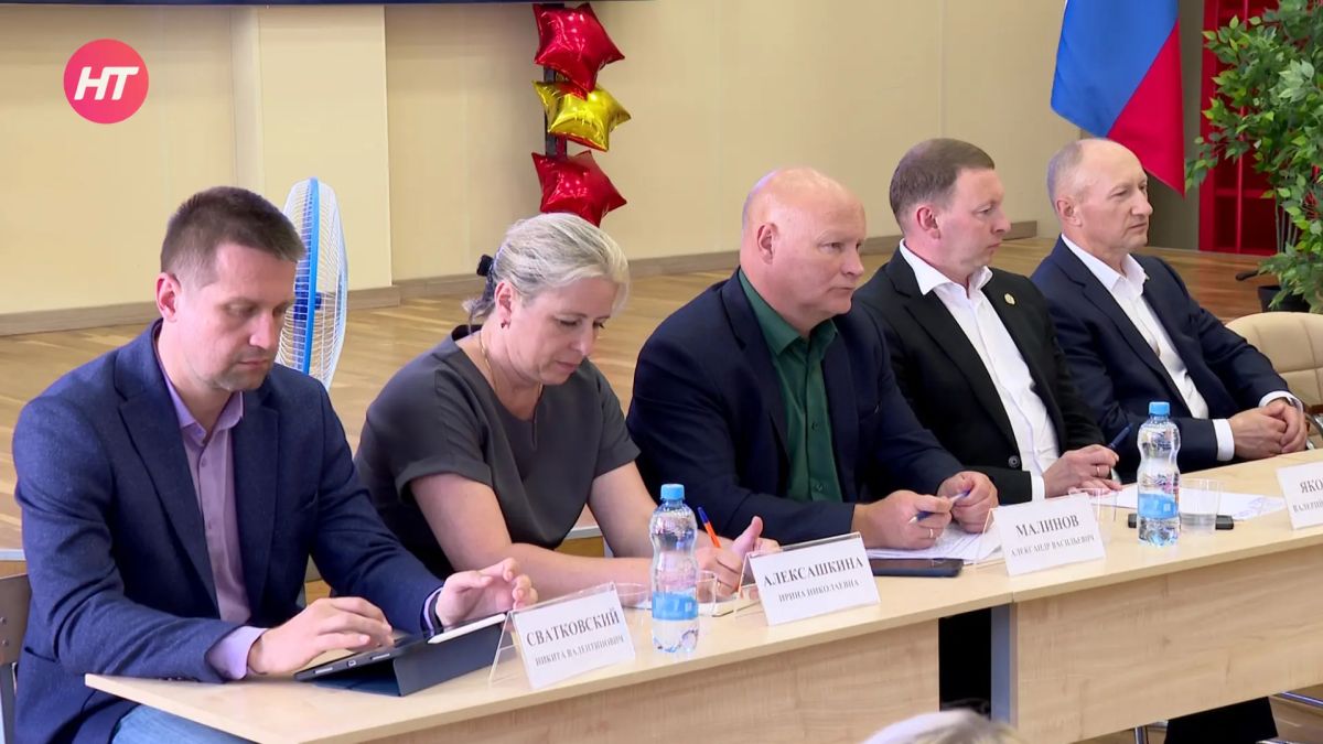 Жители Великого Новгорода обсудили с представителями власти вопросы развития Северного района Жители Великого Новгорода обсудили с представителями власти вопросы развития Северного района