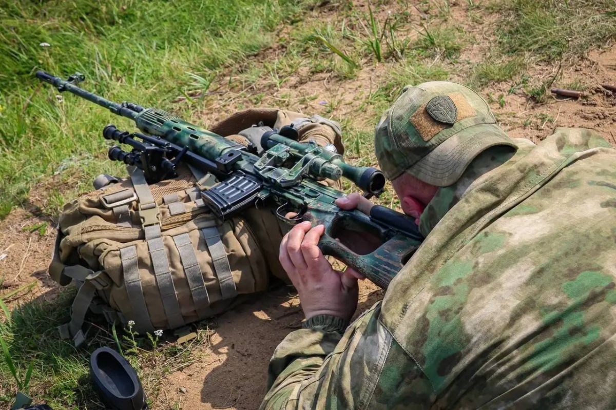 Росгвардейцы из 10 регионов страны соревновались в снайперской стрельбе под Петербургом Росгвардейцы из 10 регионов страны соревновались в снайперской стрельбе под Петербургом