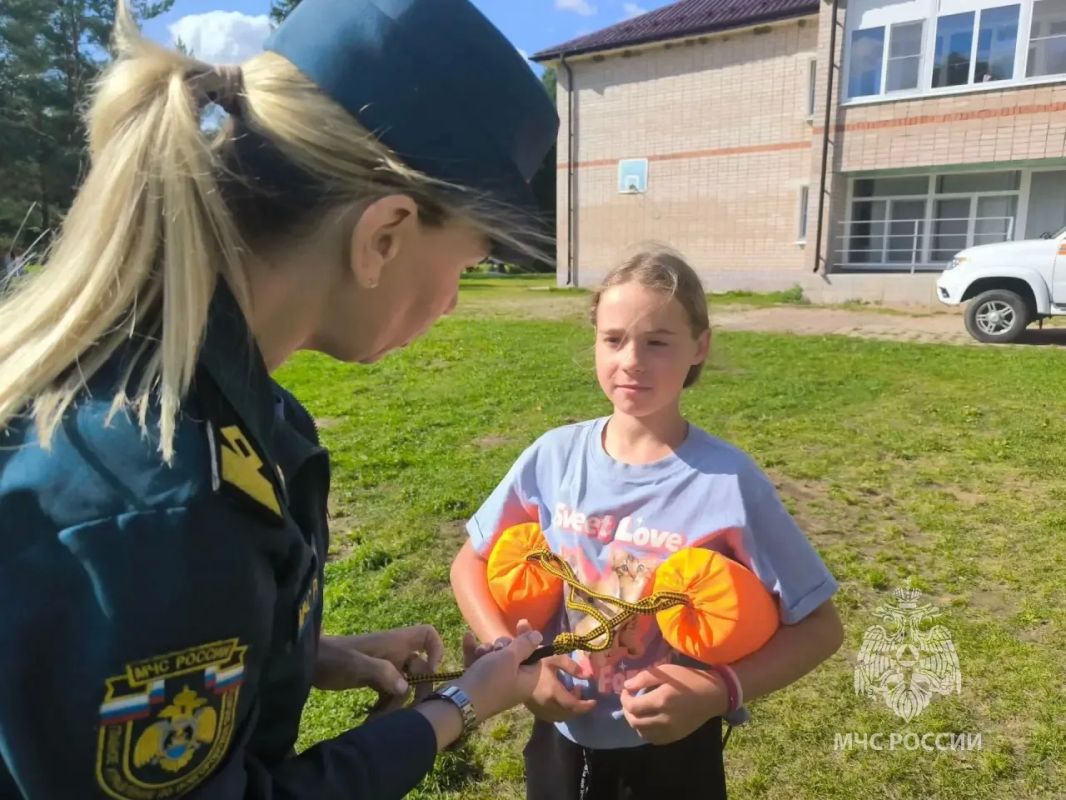 В детском оздоровительном лагере «Волынь» в Новгородском округе прошёл «День безопасности» В детском оздоровительном лагере «Волынь» в Новгородском округе прошёл «День безопасности»