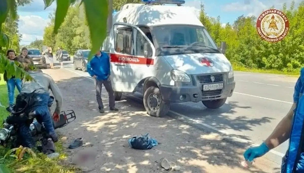 В новгородском посёлке Пролетарий водитель мопеда врезался в автомобиль В новгородском посёлке Пролетарий водитель мопеда врезался в автомобиль