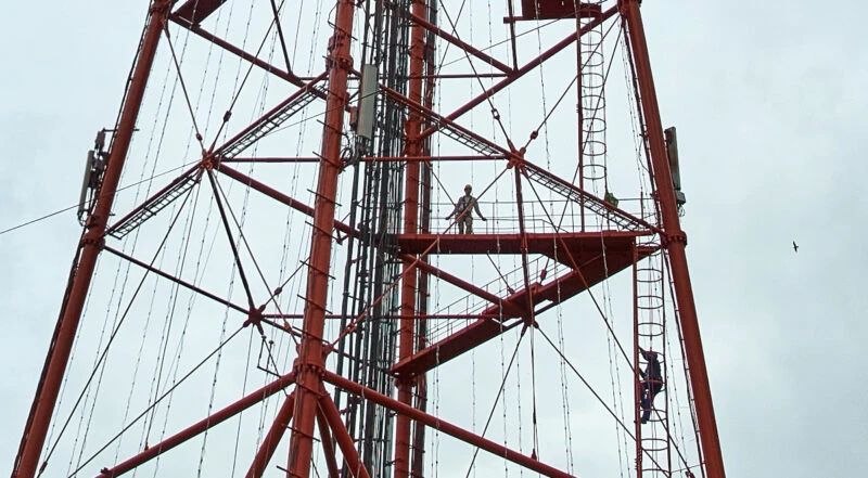 Сегодня праздник тех, кто делает для новгородцев ТВ и радиоэфир без помех