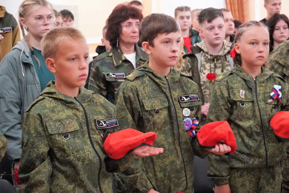 Александр Розбаум: Дорогие Земляки!. Сегодня в колонном зале Новгородской областной филармонии в торжественной обстановке открыли VI межрегиональный военно-исторический поисково-мемориальный поход «Дорогой героев Волховского... Александр Розбаум: Дорогие Земляки!. Сегодня в колонном зале Новгородской областной филармонии в торжественной обстановке открыли VI межрегиональный военно-исторический поисково-мемориальный поход «Дорогой героев Волховского...
