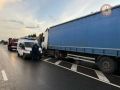 Под Великим Новгородом столкнулись четыре грузовых автомобиля