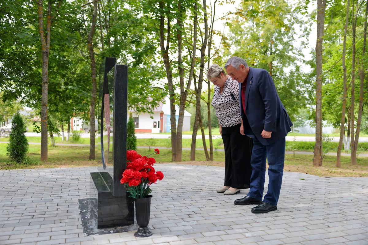В ходе поездки в Поддорский муниципальный округ Юрий Бобрышев осмотрел социально значимые объекты и ознакомился с реализацией программ благоустройства В ходе поездки в Поддорский муниципальный округ Юрий Бобрышев осмотрел социально значимые объекты и ознакомился с реализацией программ благоустройства