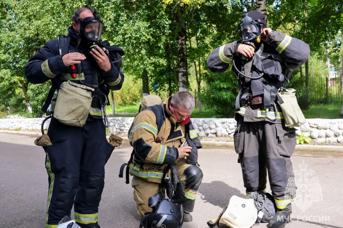 Новгородские спасатели приняли участие во Всероссийских антитеррористических учениях Новгородские спасатели приняли участие во Всероссийских антитеррористических учениях
