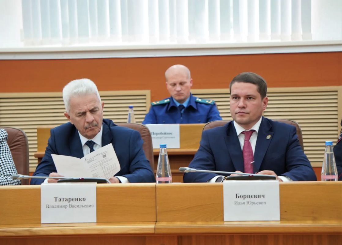 Александр Розбаум: В Великом Новгороде прошло выездное заседание Правительства Новгородской области Александр Розбаум: В Великом Новгороде прошло выездное заседание Правительства Новгородской области