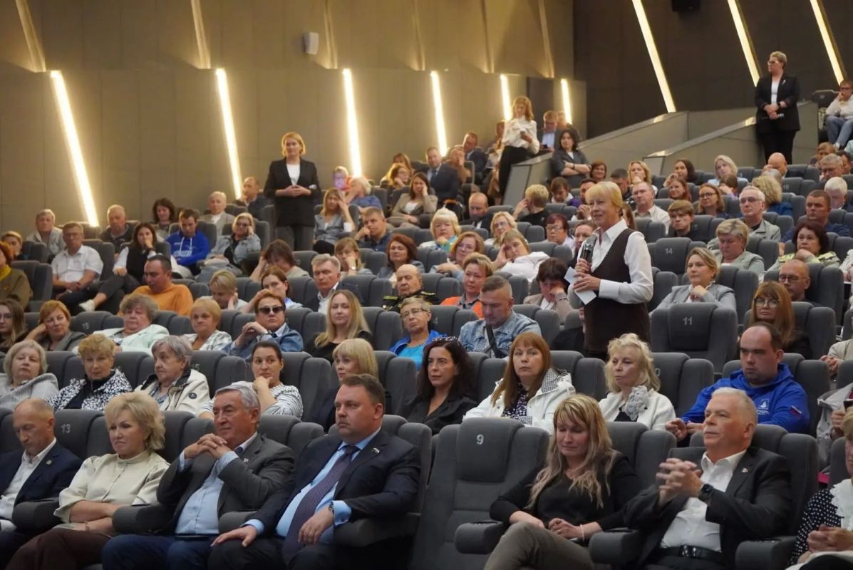 Александр Розбаум: Уважаемые Новгородцы!. . Вчера вечером, после выездного заседания правительства в мультимедийном центре «Россия» прошла в встреча жителей Великого Новгорода с Губернатора области Александром... Александр Розбаум: Уважаемые Новгородцы!. . Вчера вечером, после выездного заседания правительства в мультимедийном центре «Россия» прошла в встреча жителей Великого Новгорода с Губернатора области Александром...