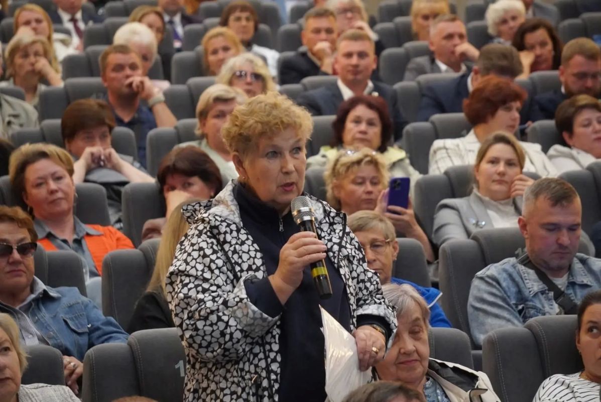 Александр Розбаум: Уважаемые Новгородцы!. . Вчера вечером, после выездного заседания правительства в мультимедийном центре «Россия» прошла в встреча жителей Великого Новгорода с Губернатора области Александром... Александр Розбаум: Уважаемые Новгородцы!. . Вчера вечером, после выездного заседания правительства в мультимедийном центре «Россия» прошла в встреча жителей Великого Новгорода с Губернатора области Александром...