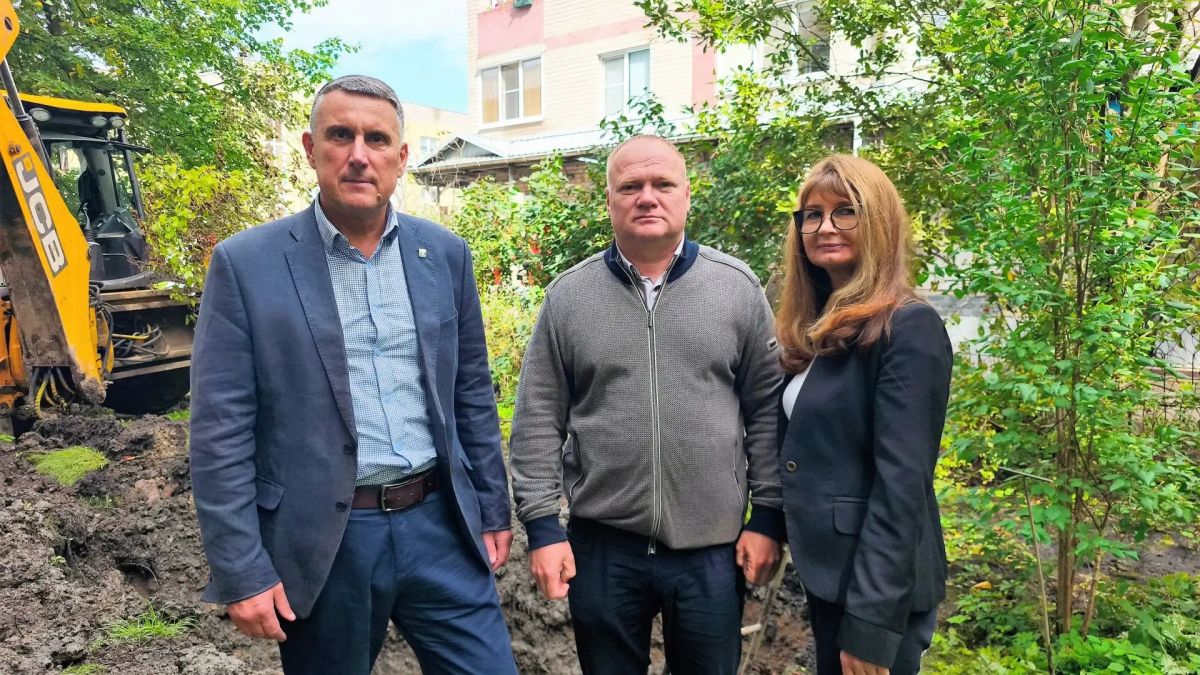Александр Розбаум: Уважаемые Новгородцы!. Вчера на встрече с Губернатором области Александром Валентиновичем Дроновым жительница Великого Новгорода Марина Николаевна Осипова задала вопрос о сроках устранения аварийной...