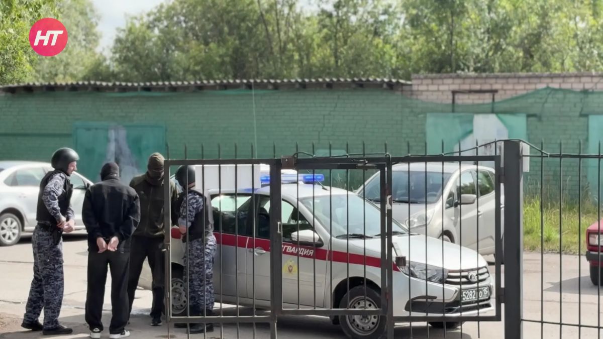 В Новгородском дорожно-транспортном техникуме прошли антитеррористические учения В Новгородском дорожно-транспортном техникуме прошли антитеррористические учения