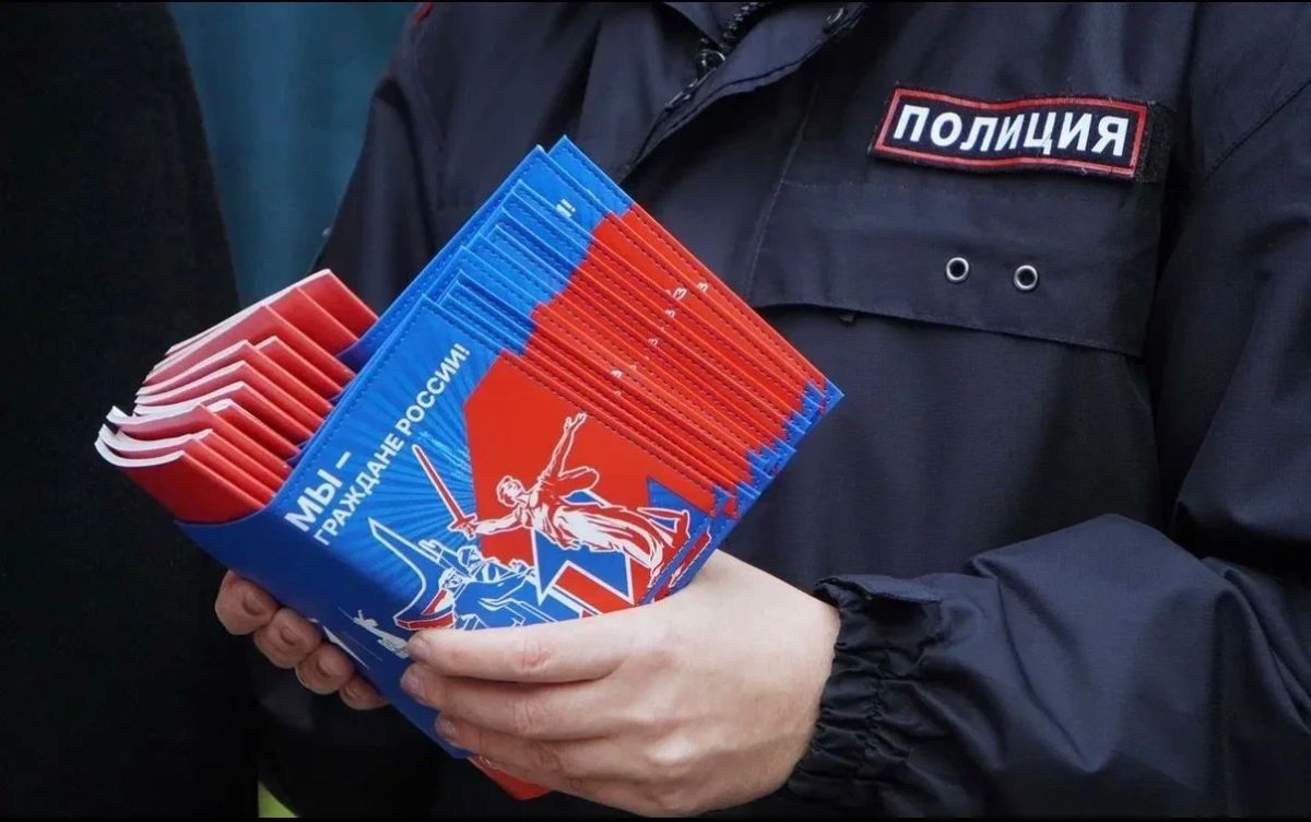 Сегодня, 22 августа, в День Государственного флага Российской Федерации УМВД России по Новгородской области присоединяется ко Всероссийской акции #ПоднятьФлаг Сегодня, 22 августа, в День Государственного флага Российской Федерации УМВД России по Новгородской области присоединяется ко Всероссийской акции #ПоднятьФлаг