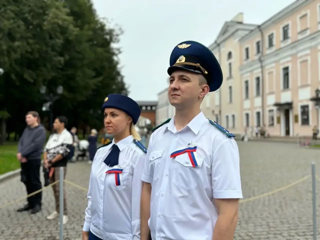 Прокуратура области продолжает работу по патриотическому воспитанию работников и молодых специалистов надзорного ведомства Прокуратура области продолжает работу по патриотическому воспитанию работников и молодых специалистов надзорного ведомства