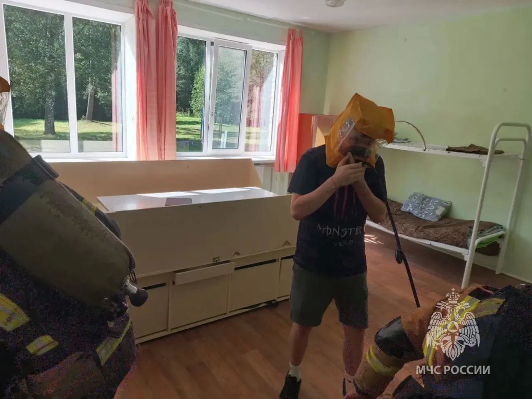 В детском лагере «Лесная сказка» в Старорусском округе прошло пожарно-тактическое занятие В детском лагере «Лесная сказка» в Старорусском округе прошло пожарно-тактическое занятие