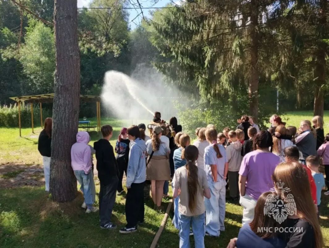 В детском лагере «Лесная сказка» в Старорусском округе прошло пожарно-тактическое занятие В детском лагере «Лесная сказка» в Старорусском округе прошло пожарно-тактическое занятие