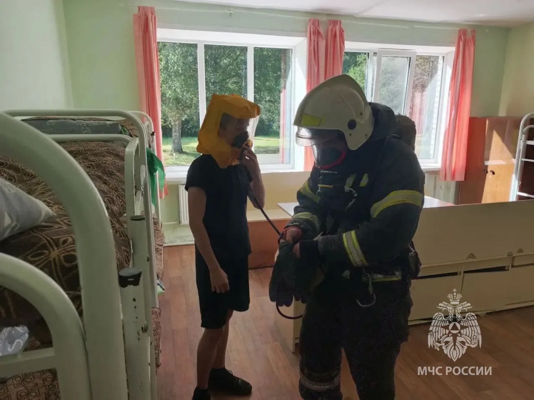 В детском лагере «Лесная сказка» в Старорусском округе прошло пожарно-тактическое занятие В детском лагере «Лесная сказка» в Старорусском округе прошло пожарно-тактическое занятие