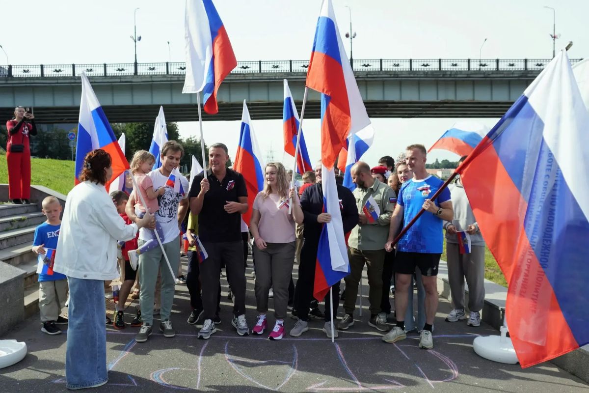 В Великом Новгороде отпраздновали День Государственного флага Российской Федерации В Великом Новгороде отпраздновали День Государственного флага Российской Федерации
