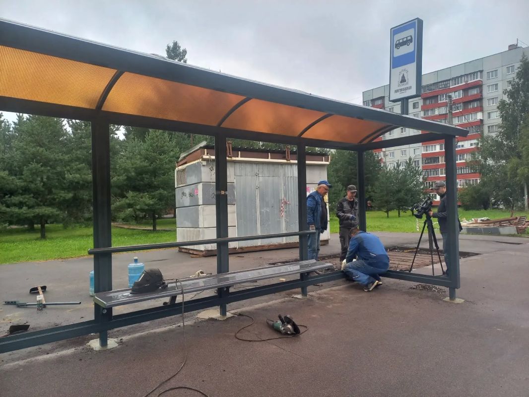 До конца этой недели в Великом Новгороде будет установлено 12 новых автобусных остановок До конца этой недели в Великом Новгороде будет установлено 12 новых автобусных остановок