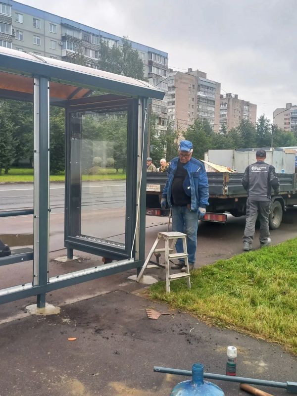 До конца этой недели в Великом Новгороде будет установлено 12 новых автобусных остановок До конца этой недели в Великом Новгороде будет установлено 12 новых автобусных остановок