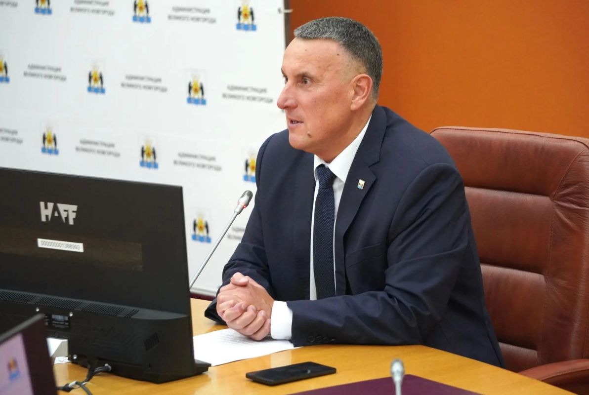 Александр Розбаум: Уважаемые Новгородцы!. . Сегодня провёл большое аппаратное совещание Администрации Великого Новгорода Александр Розбаум: Уважаемые Новгородцы!. . Сегодня провёл большое аппаратное совещание Администрации Великого Новгорода