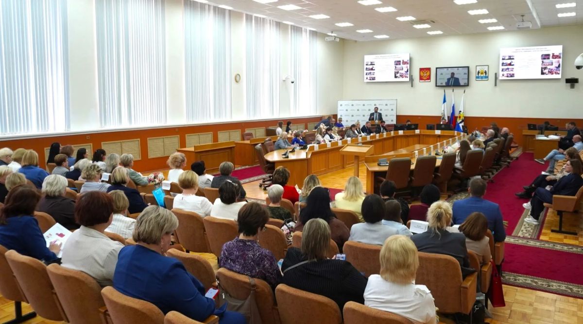Августовская педогогическая конференция прошла в Великом Новгороде Августовская педогогическая конференция прошла в Великом Новгороде