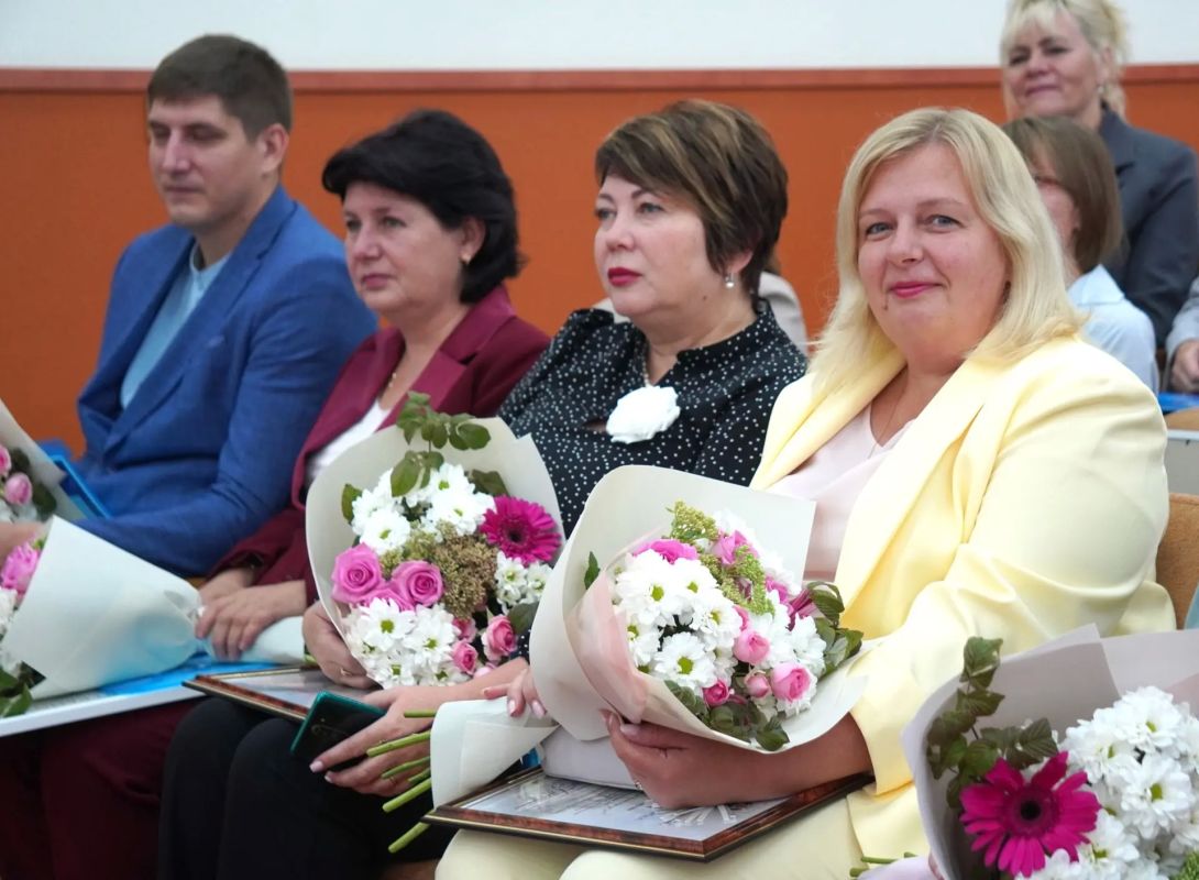Августовская педогогическая конференция прошла в Великом Новгороде Августовская педогогическая конференция прошла в Великом Новгороде