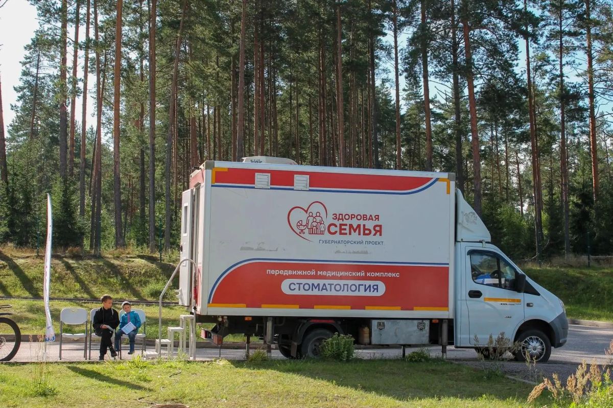 Лучшие врачи губернаторского проекта «Здоровая семья» посетили Любытинский округ Лучшие врачи губернаторского проекта «Здоровая семья» посетили Любытинский округ