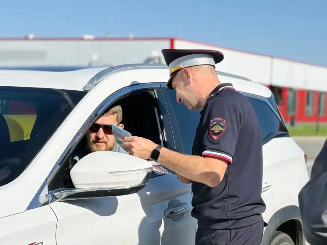 На скоростной автомагистрали водителей призвали к соблюдению дорожных правил На скоростной автомагистрали водителей призвали к соблюдению дорожных правил