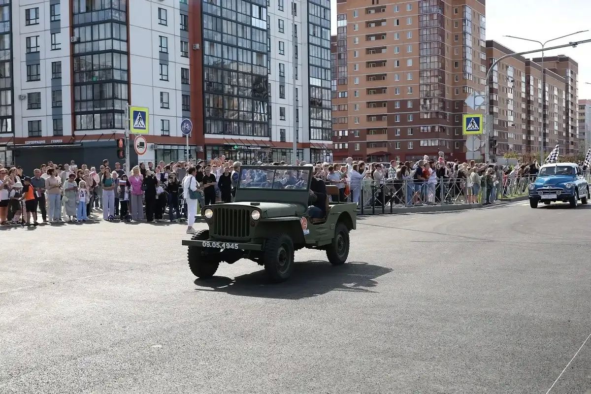 В Великом Новгороде открыли движение по новой дороге на Большой Московской улице В Великом Новгороде открыли движение по новой дороге на Большой Московской улице