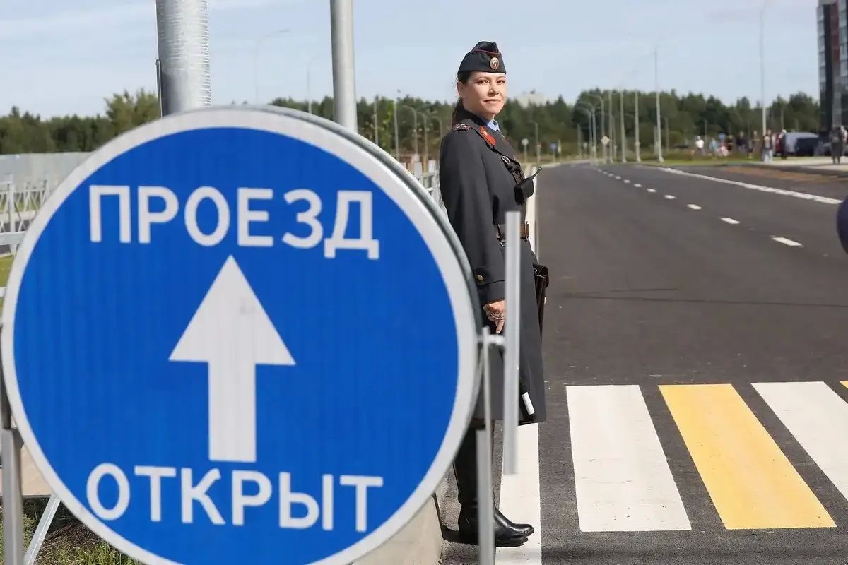 В Великом Новгороде открыли движение по новой дороге на Большой Московской улице В Великом Новгороде открыли движение по новой дороге на Большой Московской улице